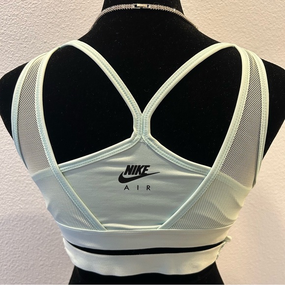 Nike | Alate Minimalist Light-Support Padded Sports Bra in Mint, size Med - Picture 3 of 13